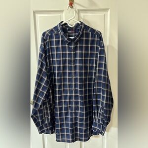 Men’s Dark Navy Plaid Roundtree & Yorke Button Down Shirt